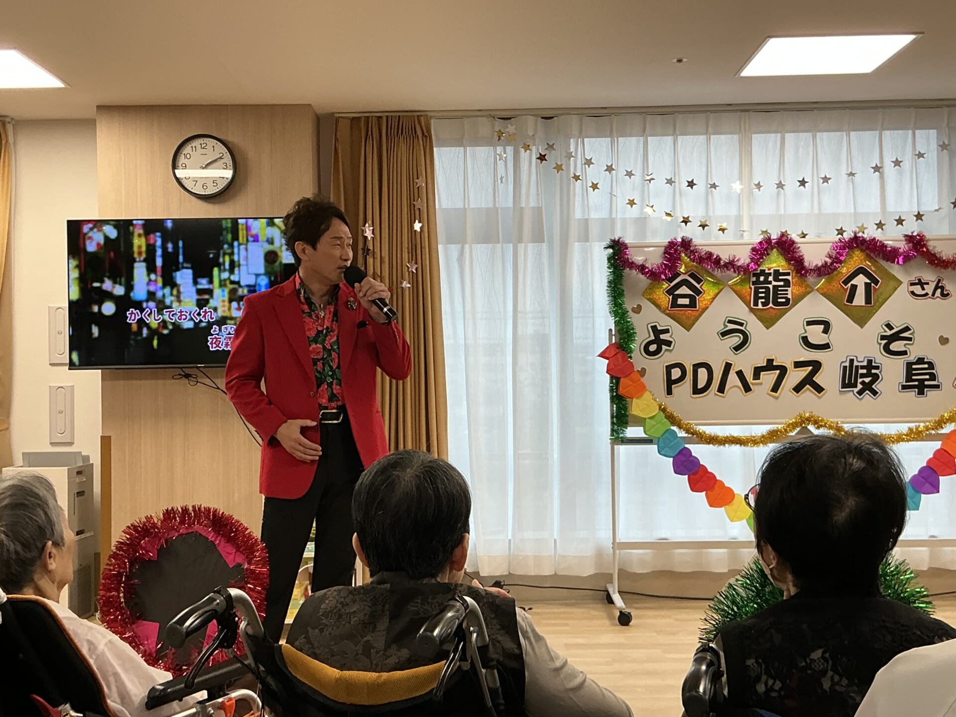 心に響く歌声！　　　　　　　　　　　　　　　　谷龍介様による慰問コンサート！