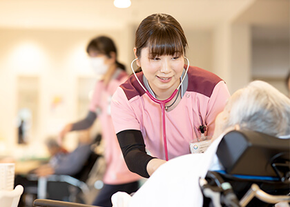 看護師24時間常駐で<br />
医療面での対応が可能