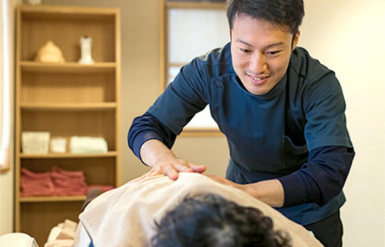 柔道整復師による<br />
マッサージ