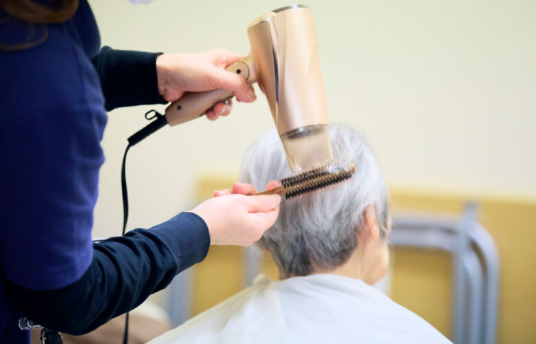 定期的な<br />
ヘアカットサービス