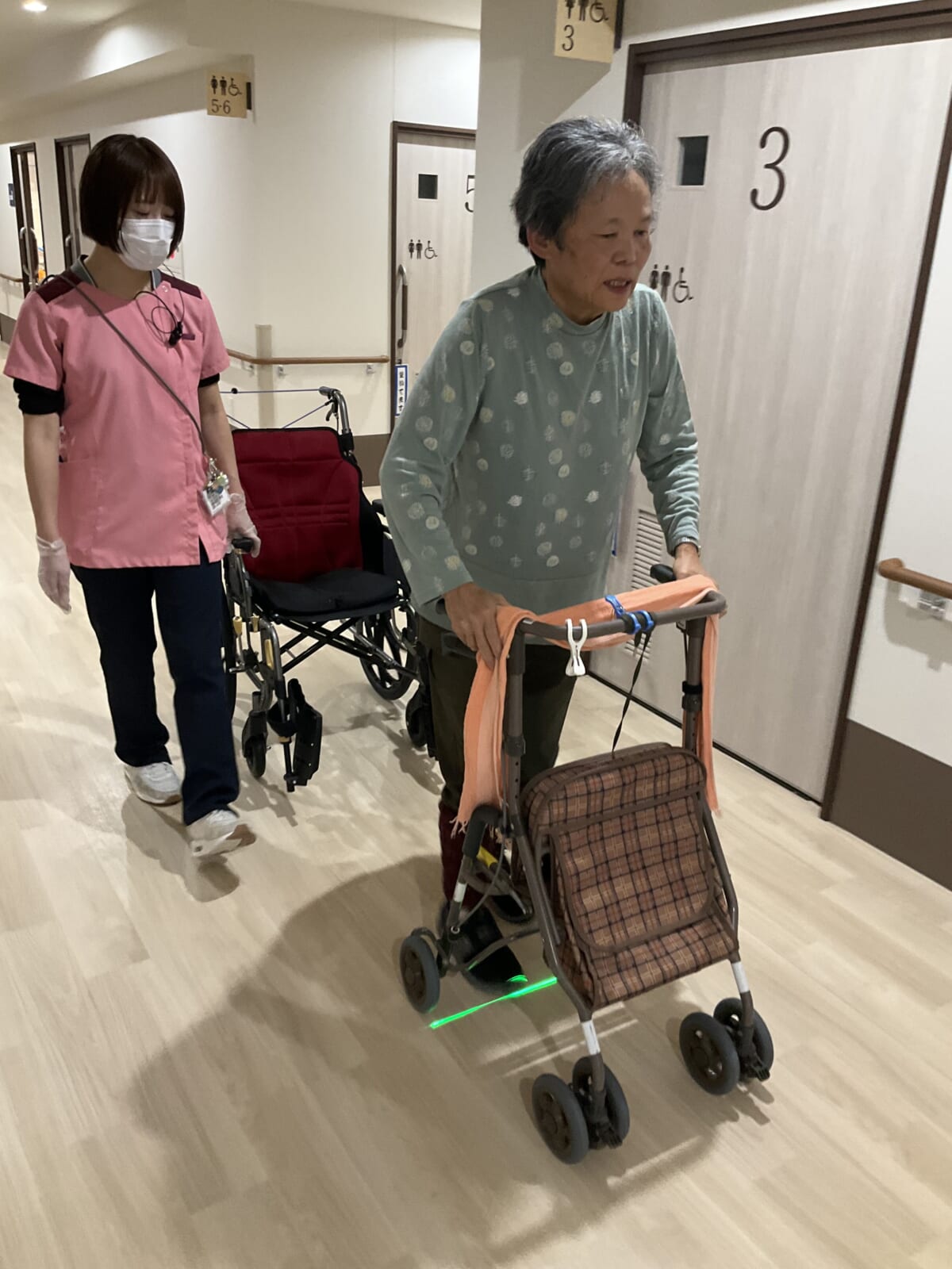 訪問中に利用者様とリハビリ!(^^)!