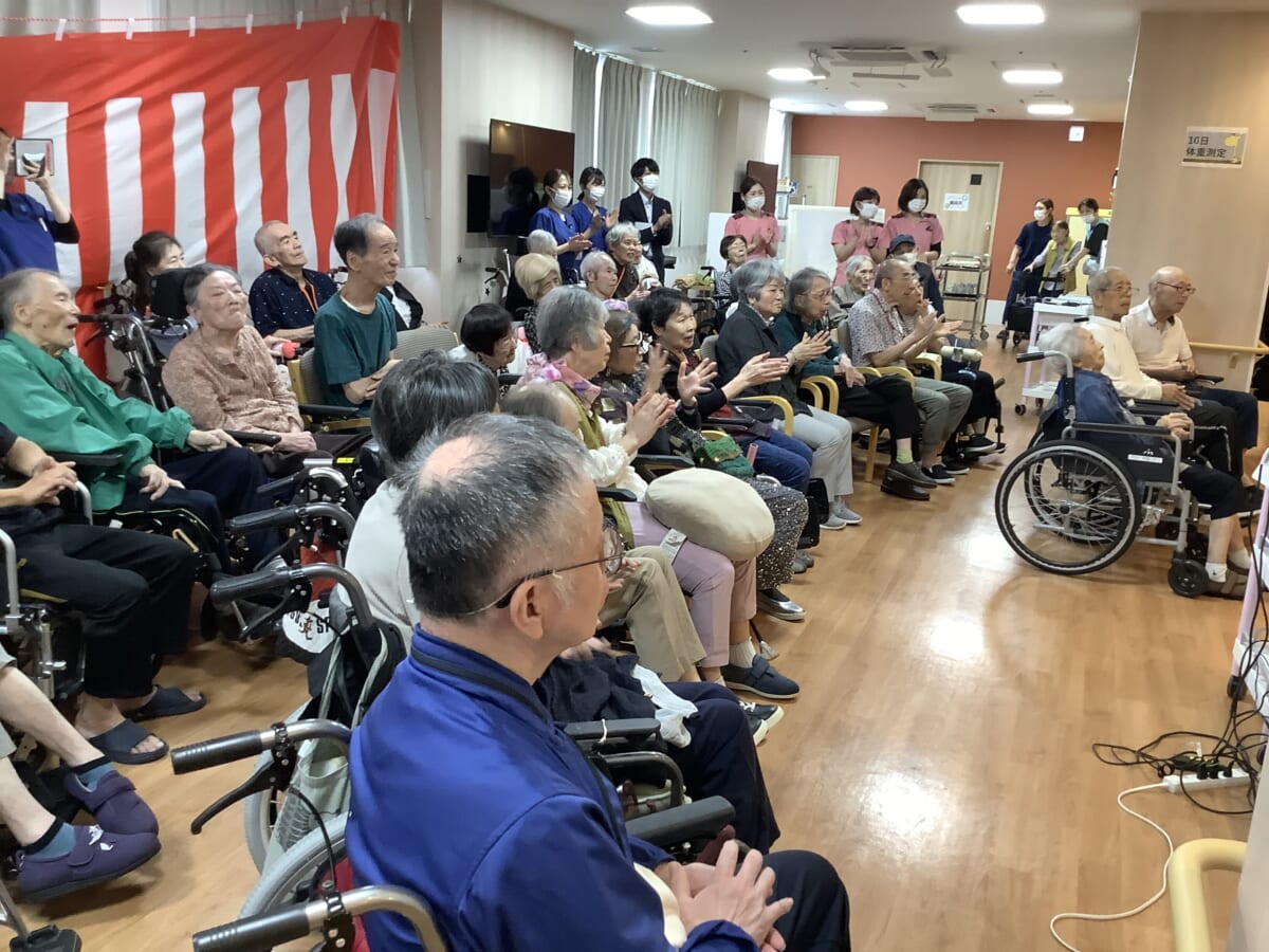 たくさんのゲストが催してくれた敬老会